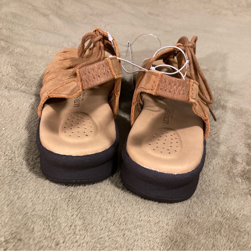 NIB Vintage Ultrasoft by Red Cross Leather Sandals Size 8W - Picture 5 of 12